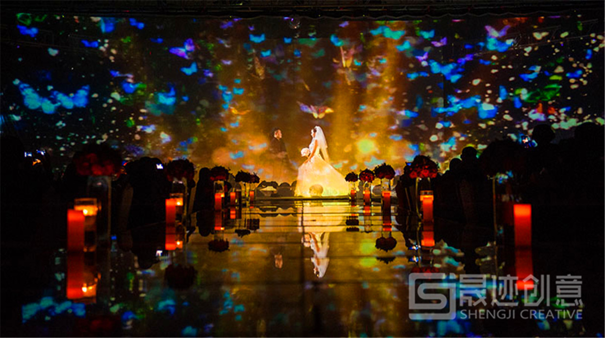 舞臺(tái)全息投影.jpg